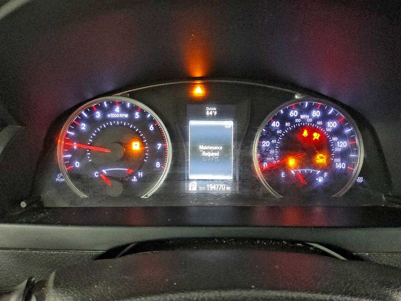 Toyota Camry Le Image 5