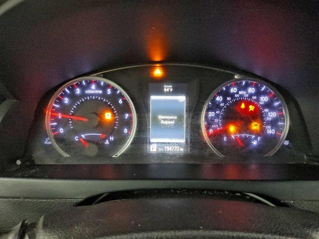 Toyota Camry Le Image 5