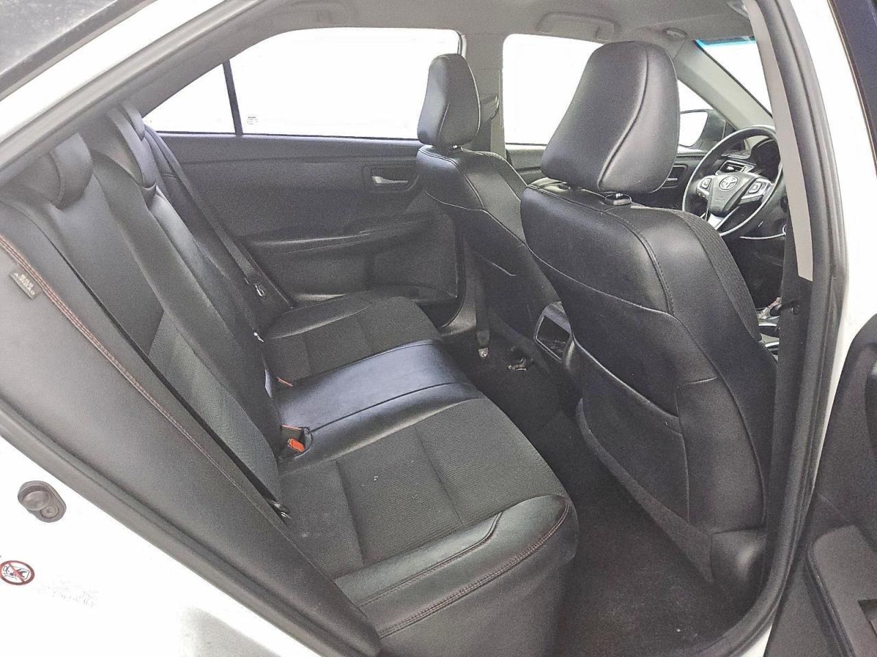 Toyota Camry Le Image 7