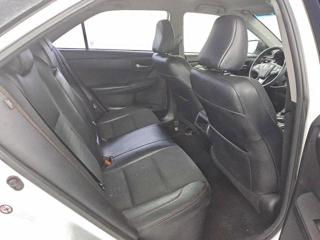 Toyota Camry Le Image 7