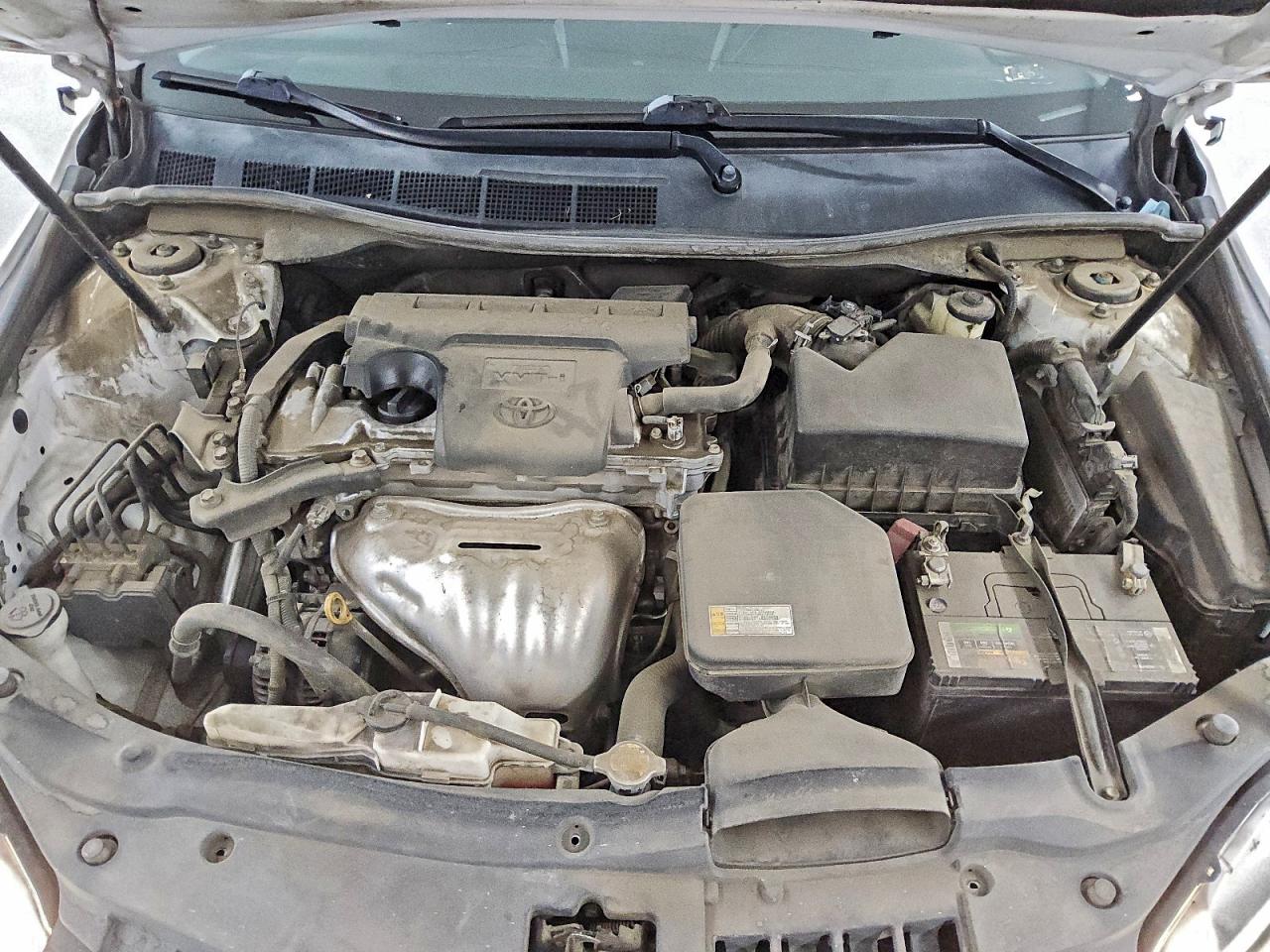 Toyota Camry Le Image 12