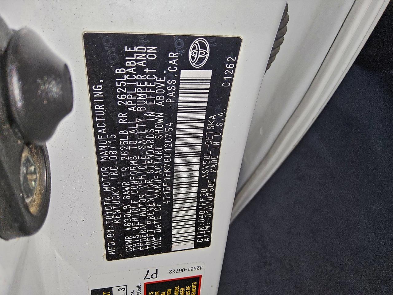 Toyota Camry Le Image 10