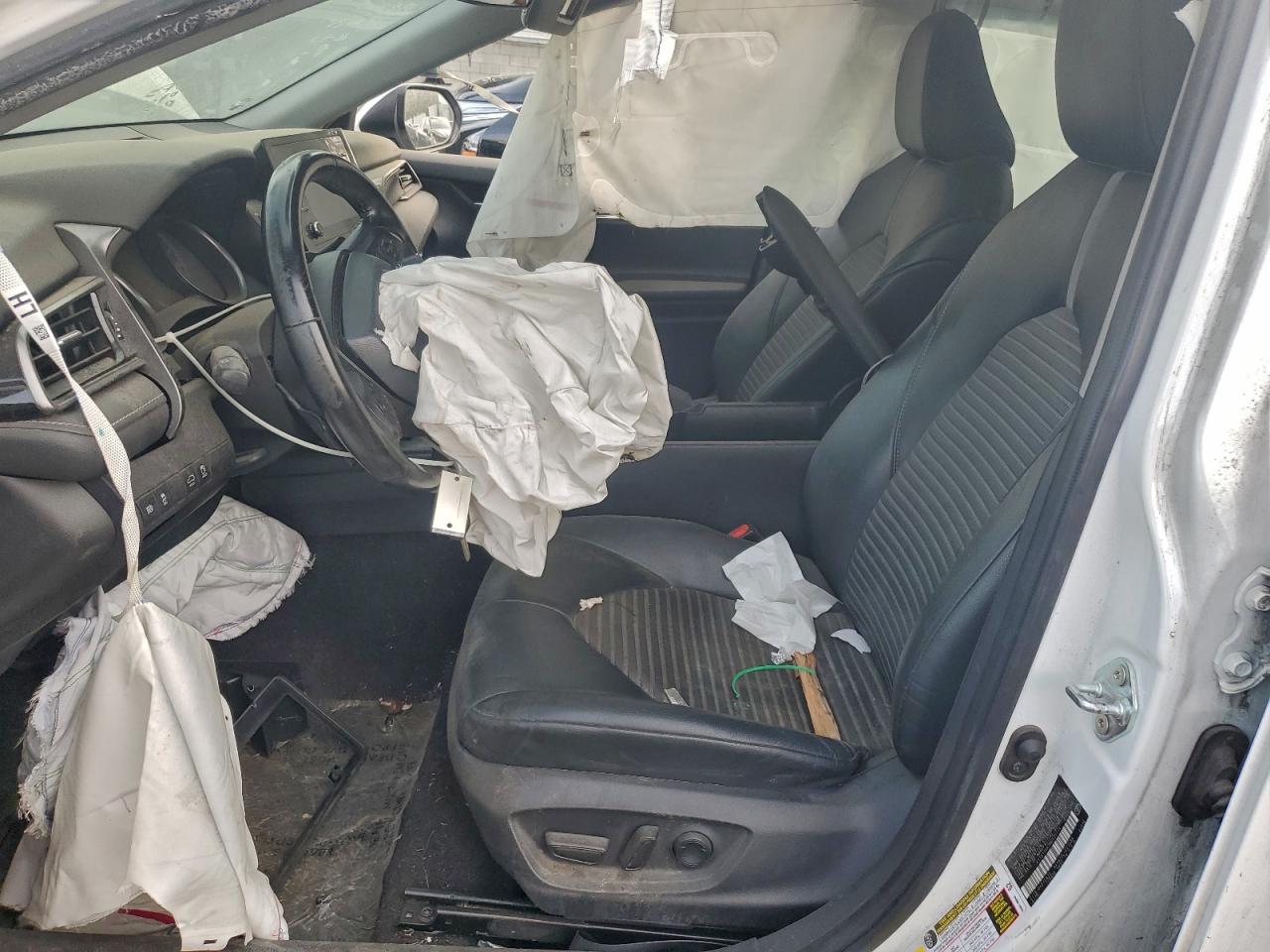 Toyota Camry Se Image 7