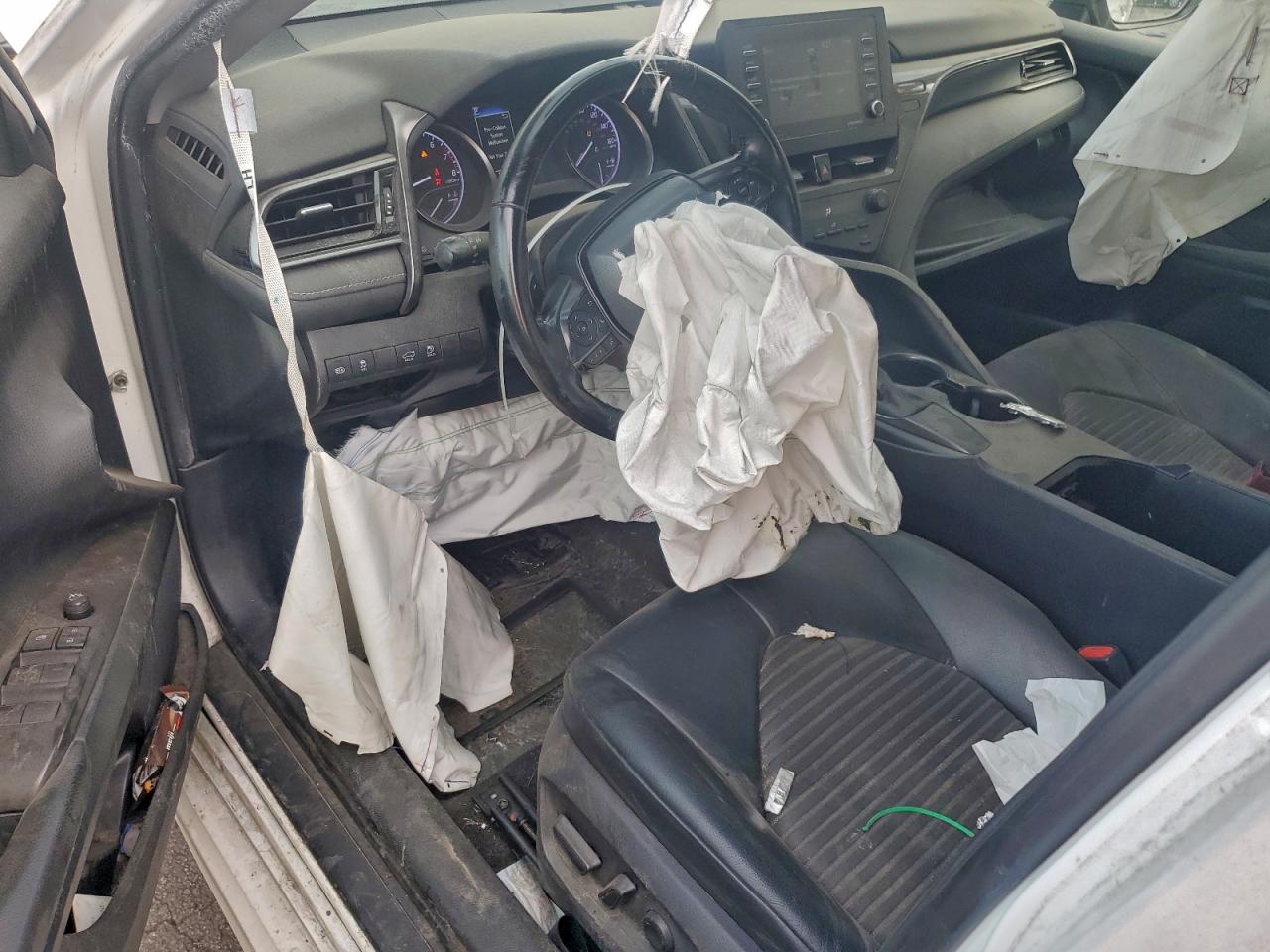 Toyota Camry Se Image 12