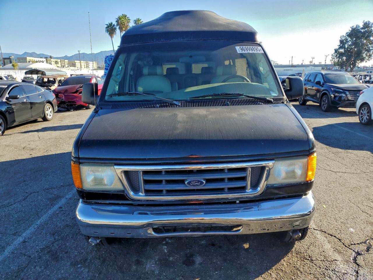 Ford Econoline E250 Van Image 3