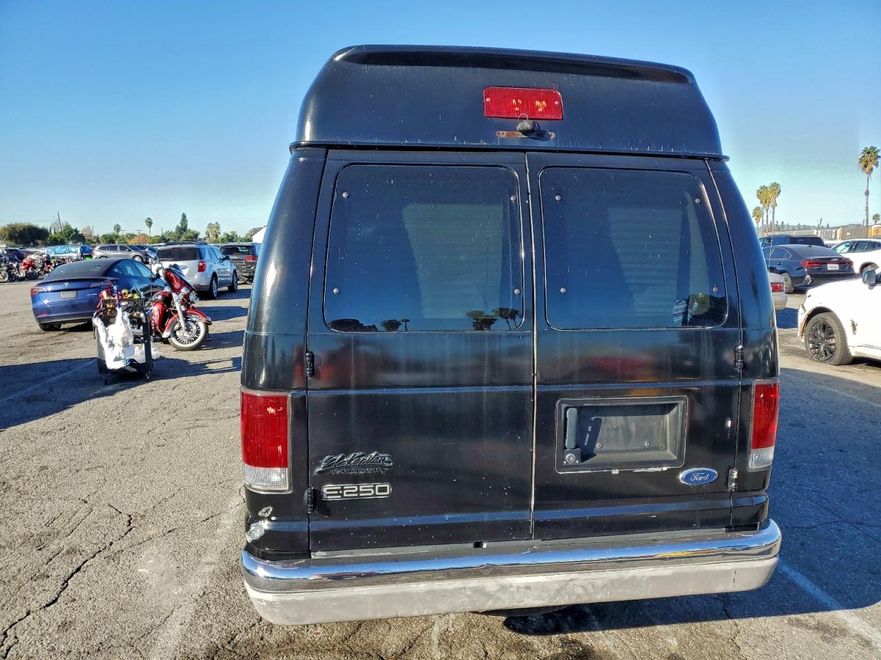 Ford Econoline E250 Van Image 2