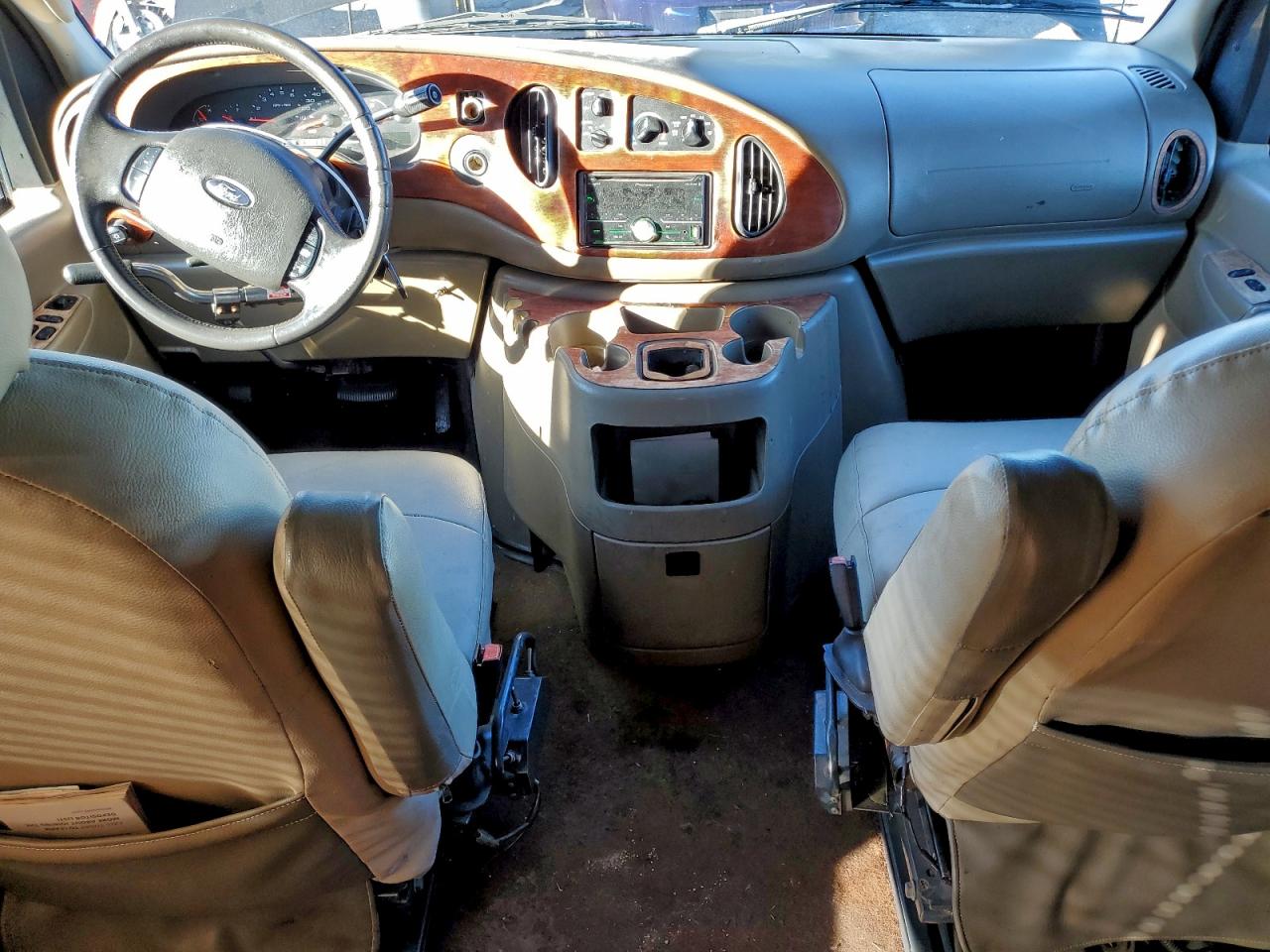 Ford Econoline E250 Van Image 9