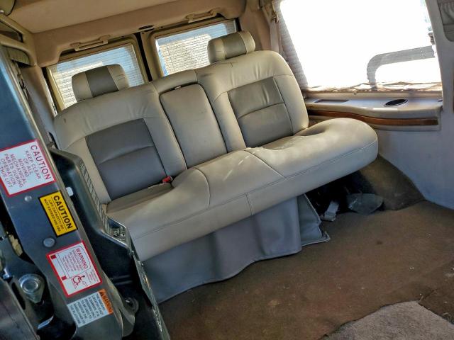 Ford Econoline E250 Van Image 10