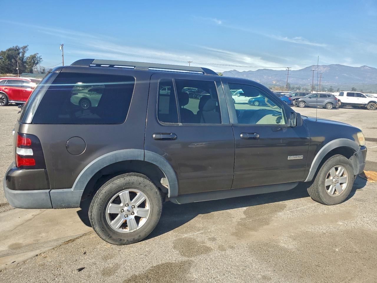 Ford Explorer Xlt Image 7