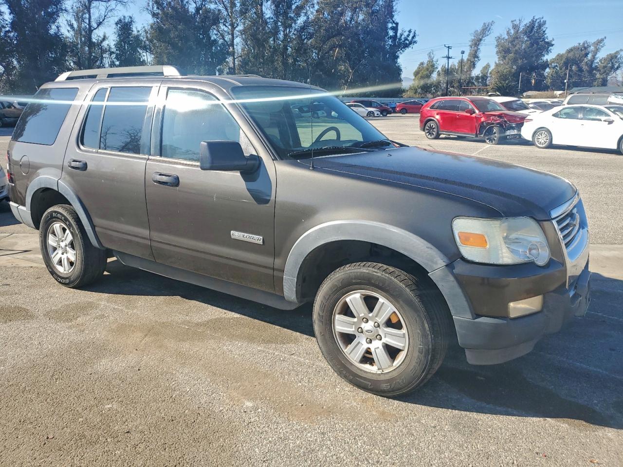 Ford Explorer Xlt Image 8