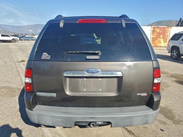 Ford Explorer Xlt Image 2