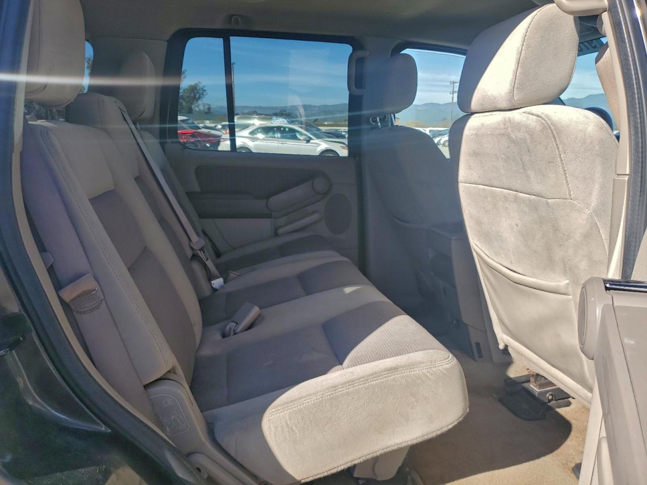 Ford Explorer Xlt Image 9