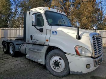  Salvage Freightliner Cascadia 1