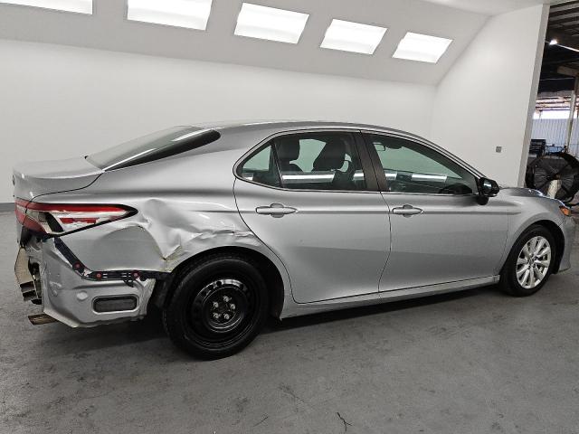 Toyota Camry L Image 8