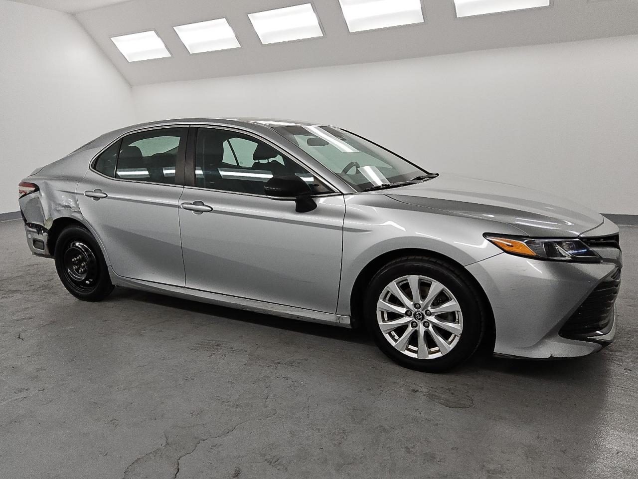 Toyota Camry L Image 2