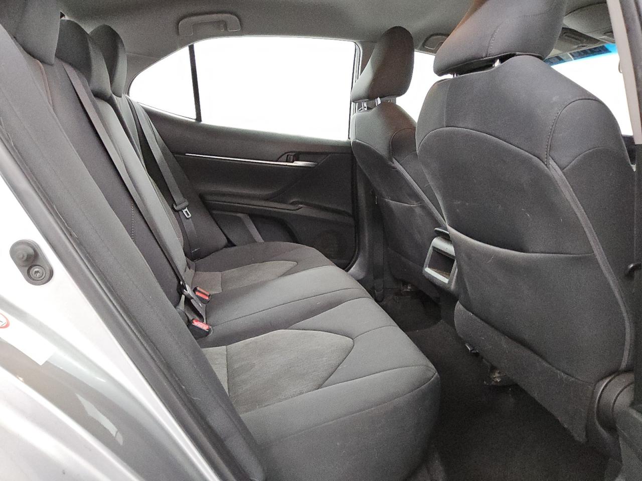 Toyota Camry L Image 6