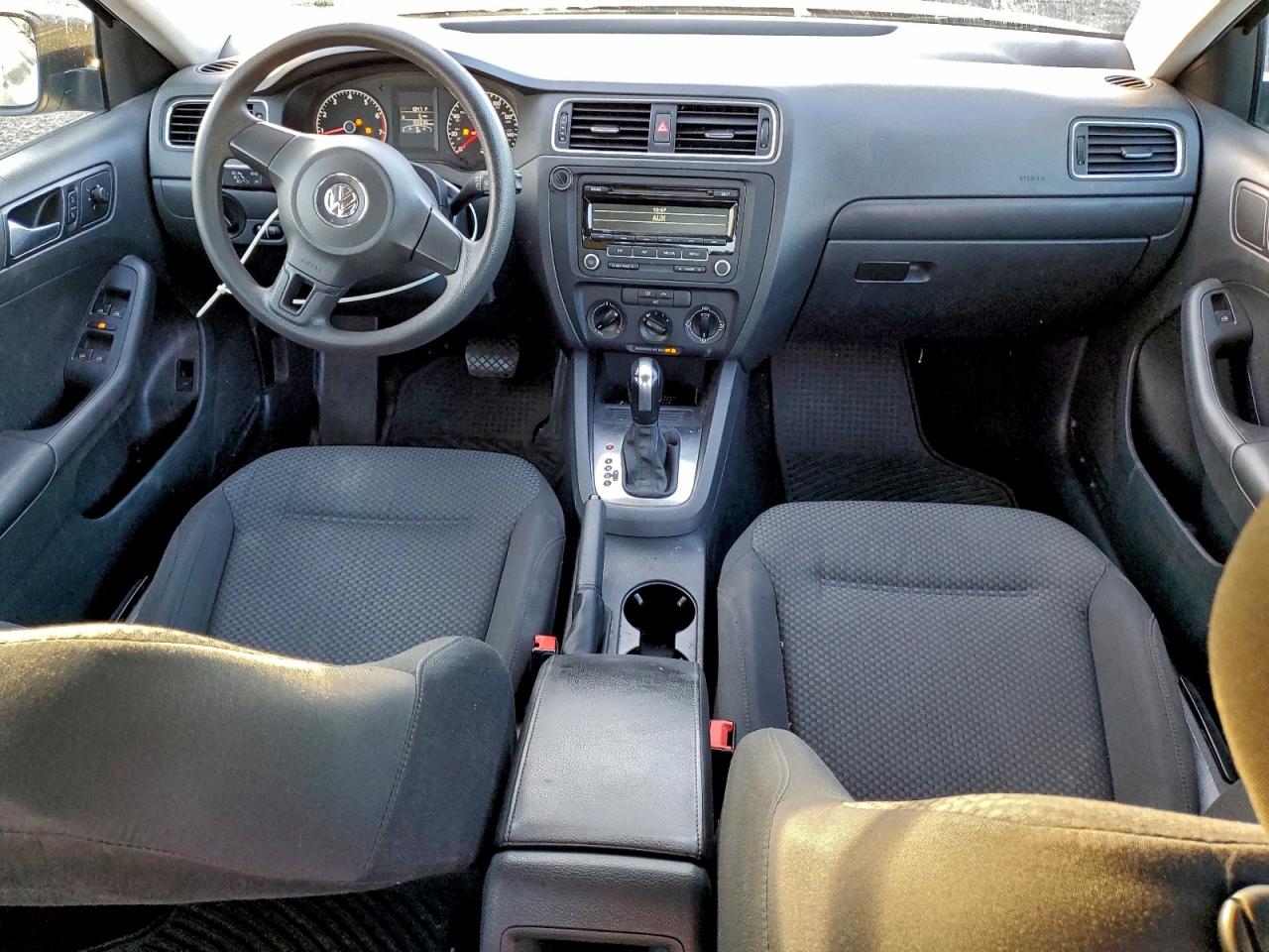 Volkswagen Jetta Base Image 13