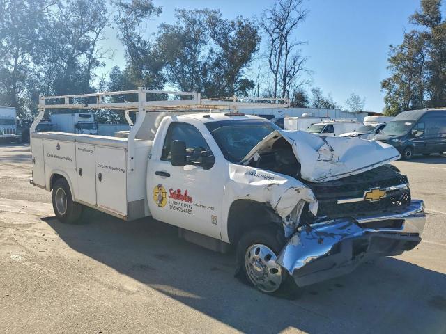 Chevrolet Silverado C3500 Image 2