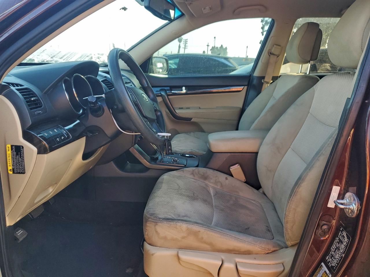 Kia Sorento Base Image 8