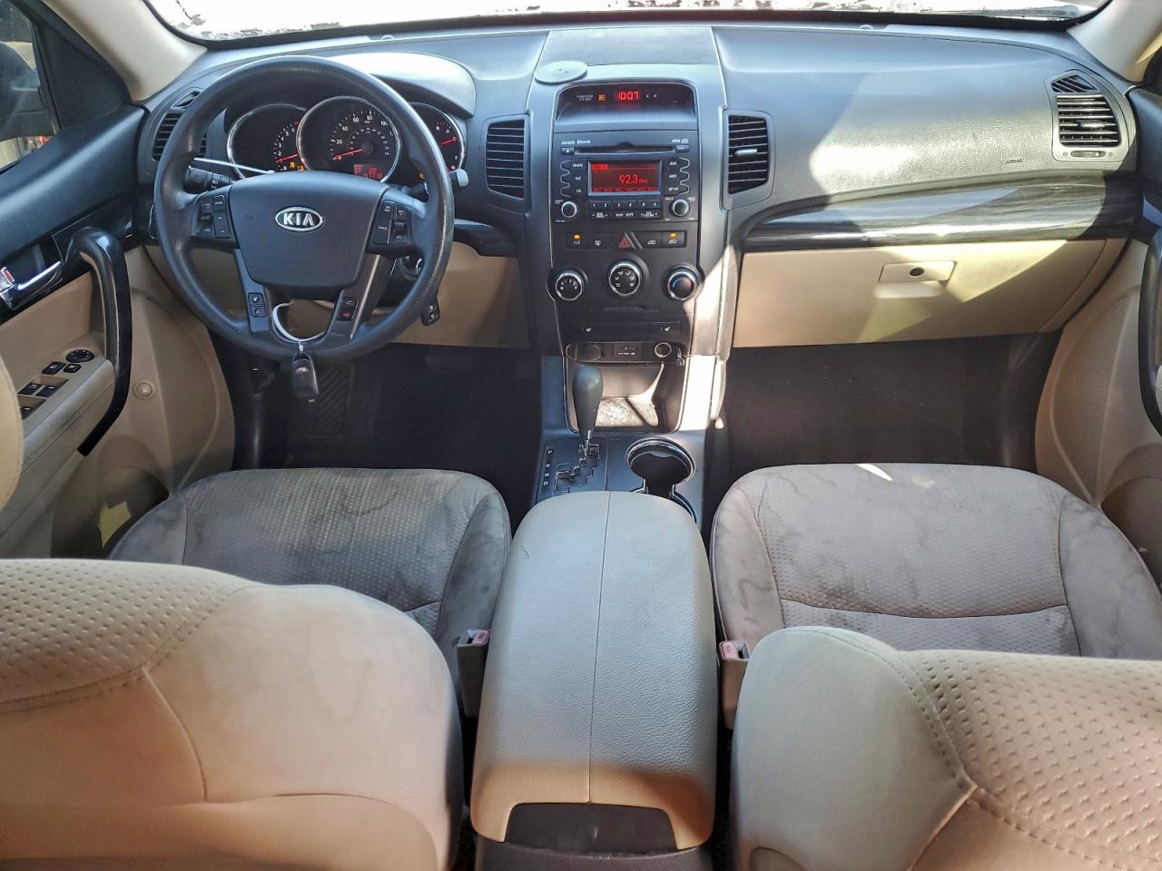 Kia Sorento Base Image 4