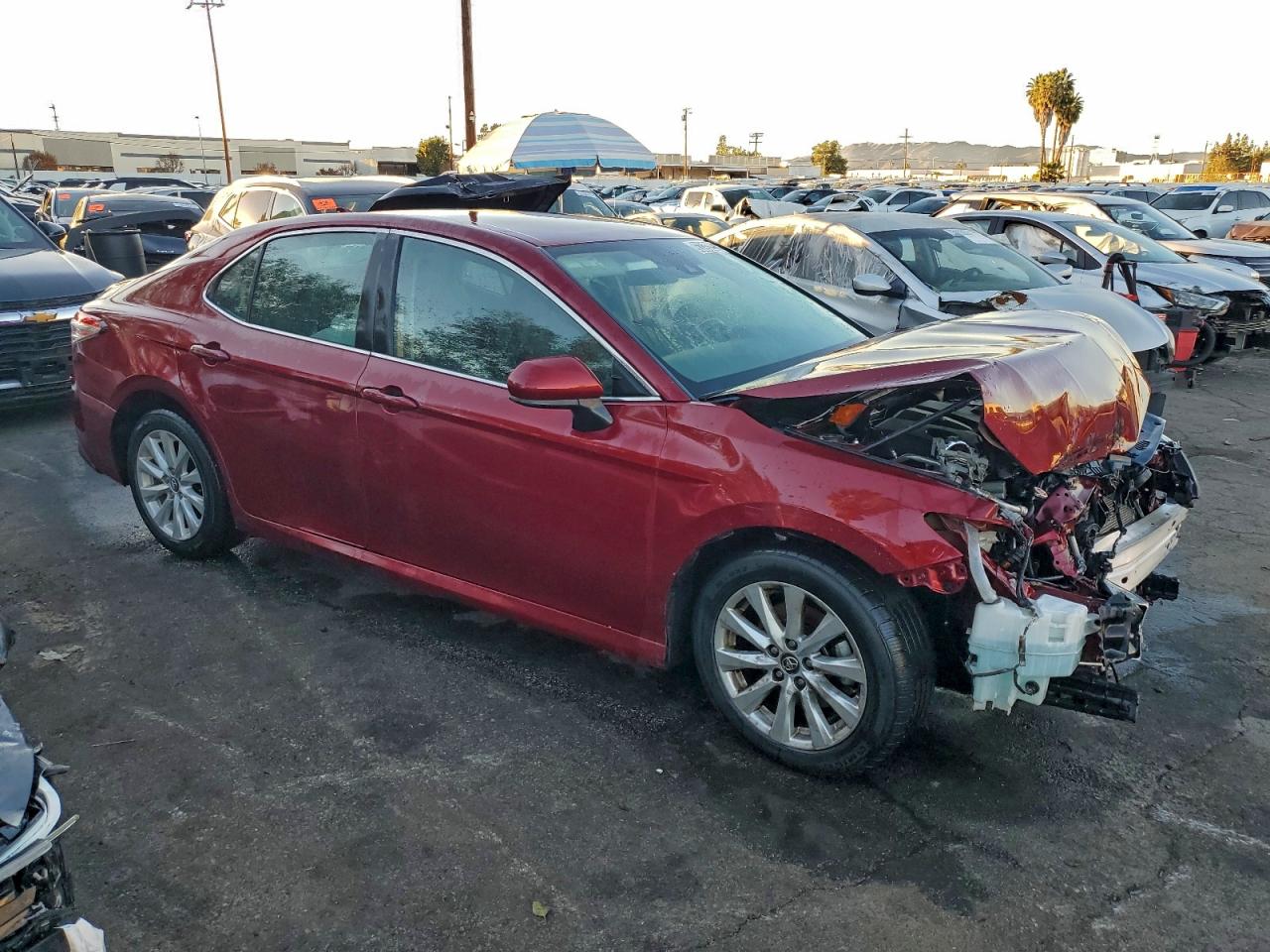 Toyota Camry Le Image 6