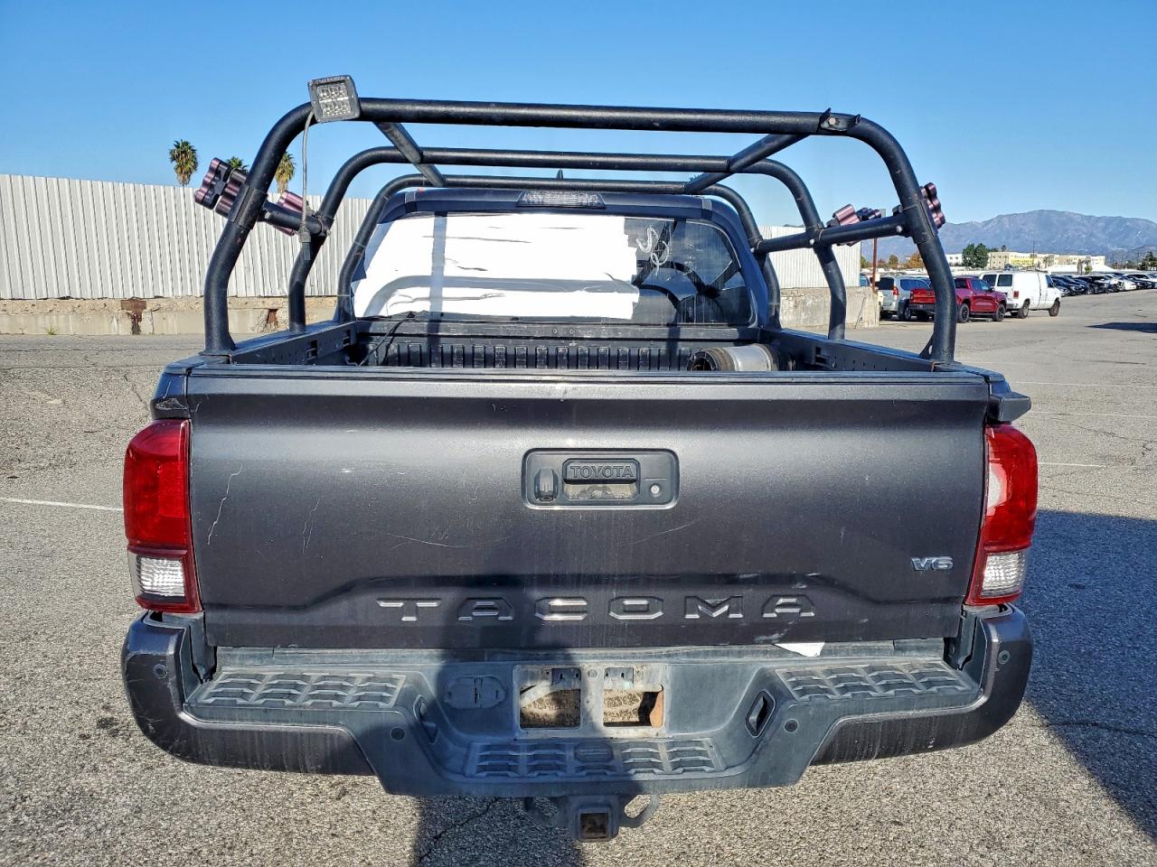 Toyota Tacoma Double Cab Image 12