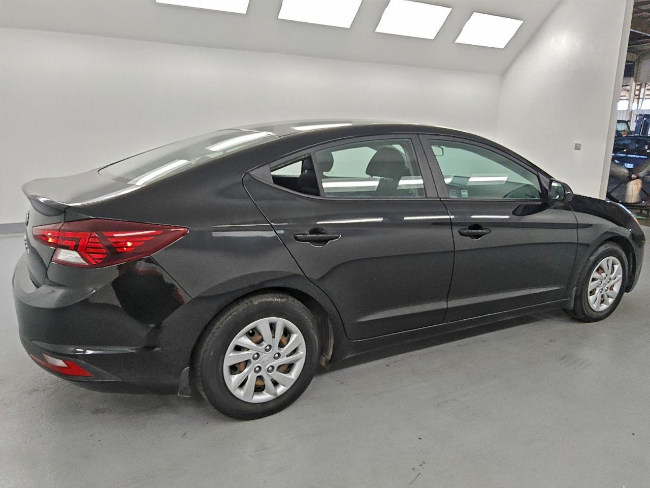 Hyundai ELANTRA Se Image 9