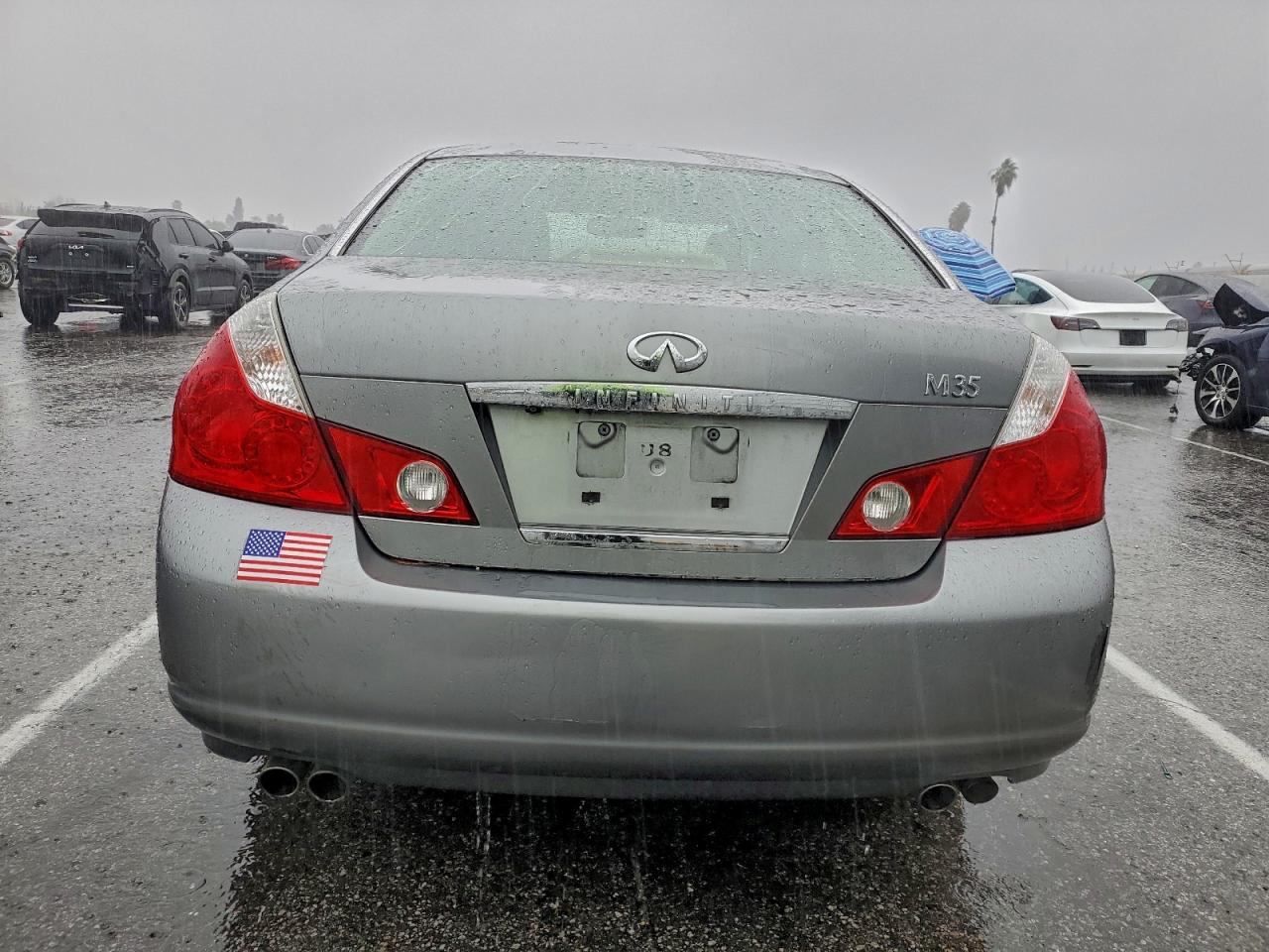 INFINITI M35 Base Image 12