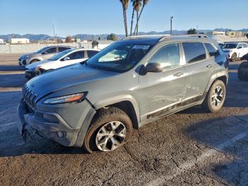  Salvage Jeep Cherokee
