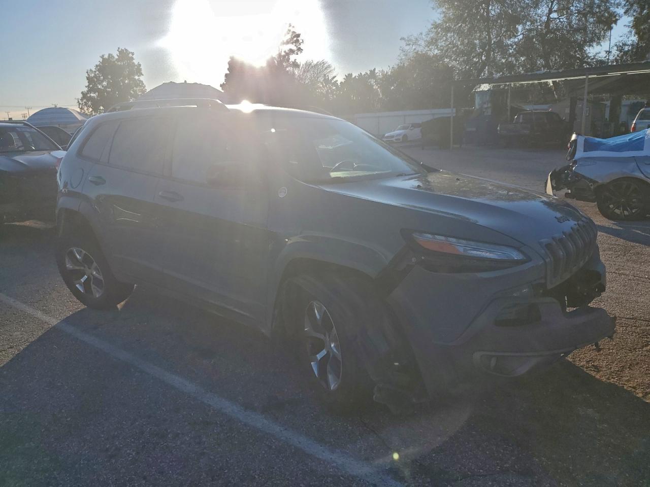 Jeep Cherokee Trailhawk Image 12