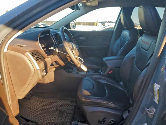 Jeep Cherokee Trailhawk Image 9