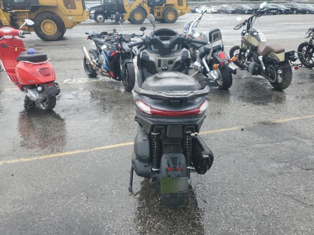 Piaggio Motorcycle 530 Exclusive Image 5