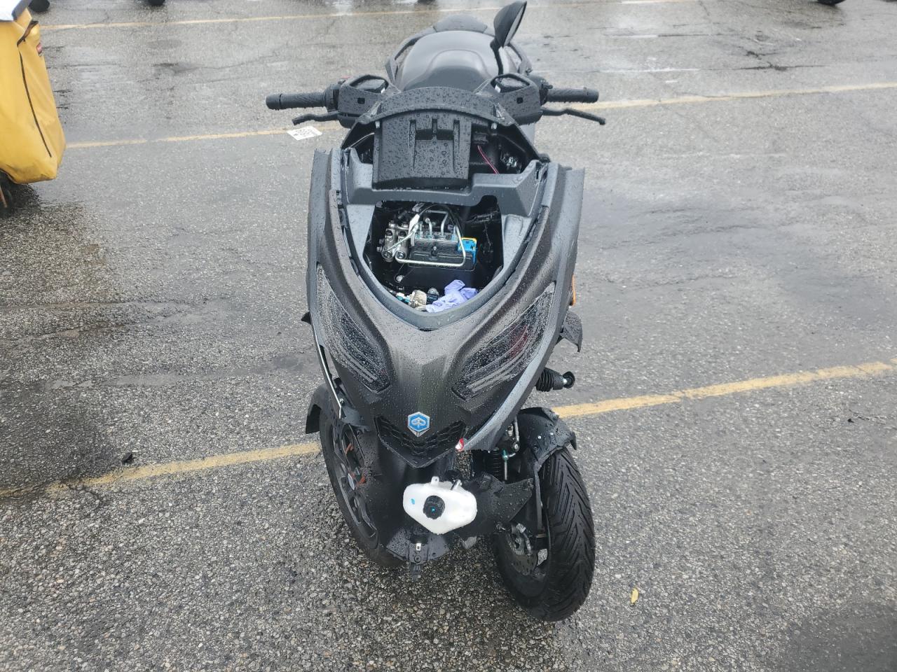 Piaggio Motorcycle 530 Exclusive Image 7