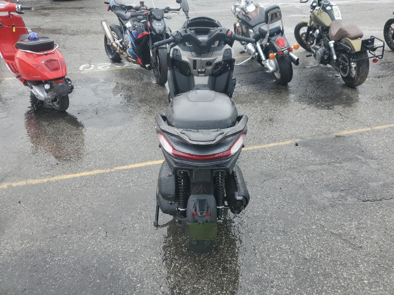 Piaggio Motorcycle 530 Exclusive Image 4