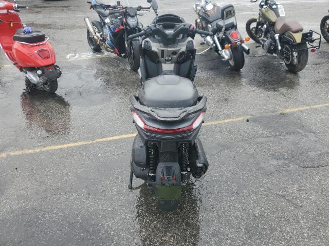 Piaggio Motorcycle 530 Exclusive Image 4