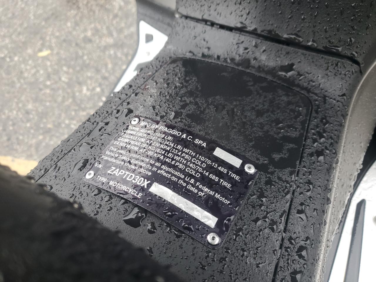 Piaggio Motorcycle 530 Exclusive Image 8