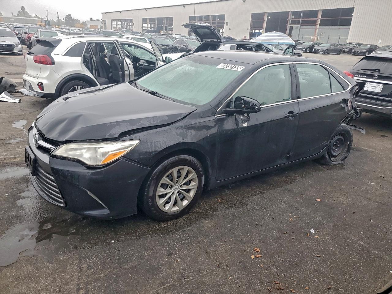 Toyota Camry Le Image 1