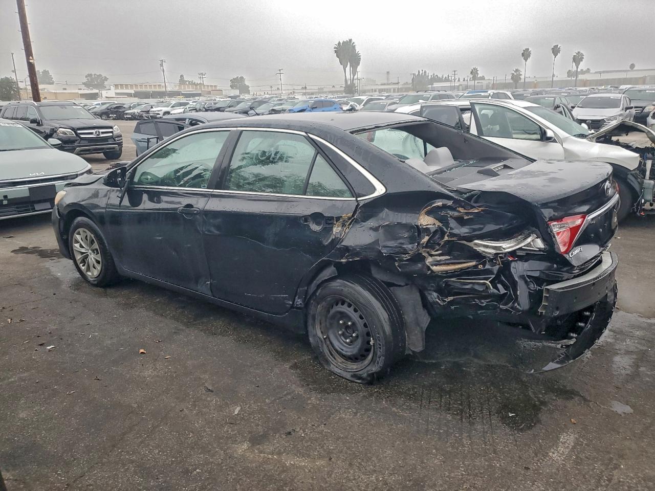 Toyota Camry Le Image 2