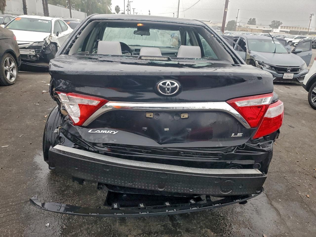 Toyota Camry Le Image 4