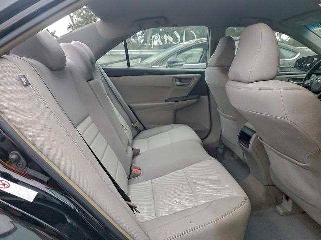 Toyota Camry Le Image 5