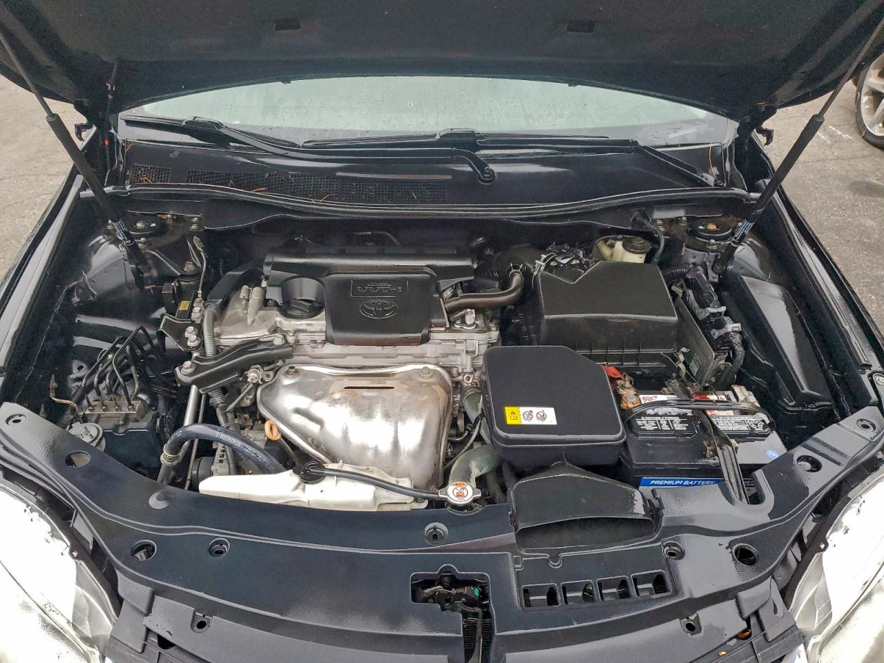 Toyota Camry Le Image 10