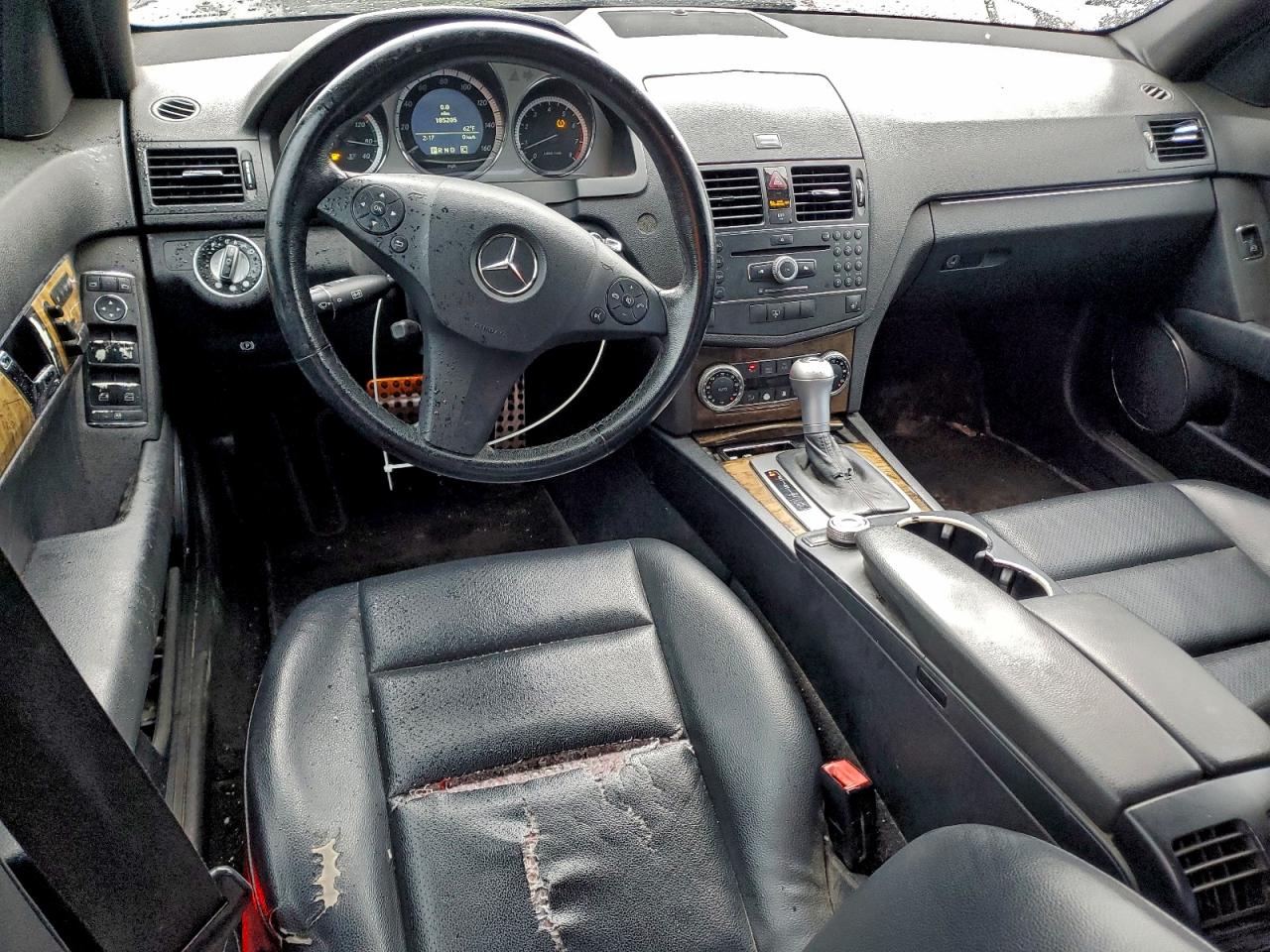 Mercedes-Benz C-Class 350 Image 12