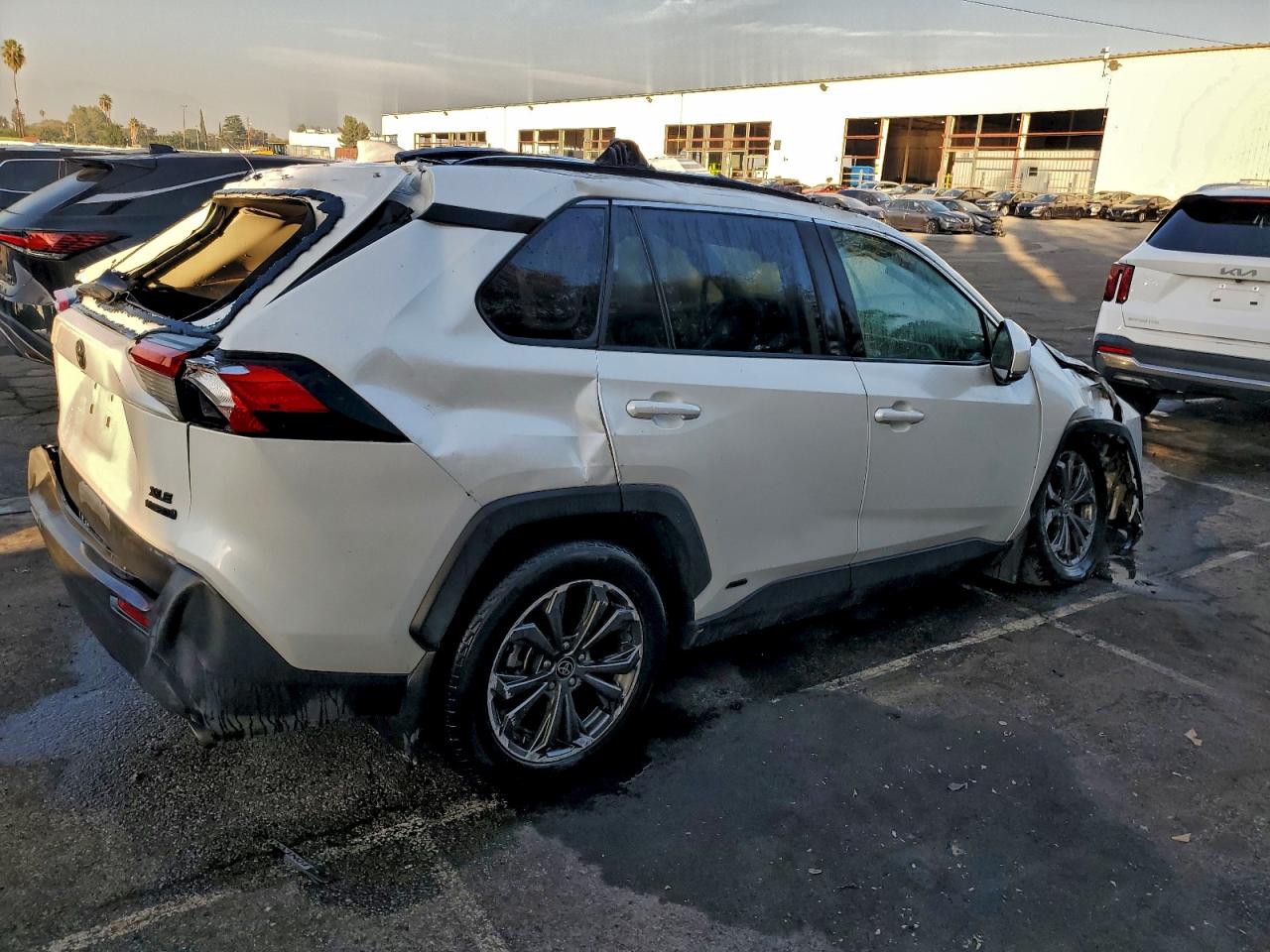 Toyota RAV4 Xle Premium Image 4
