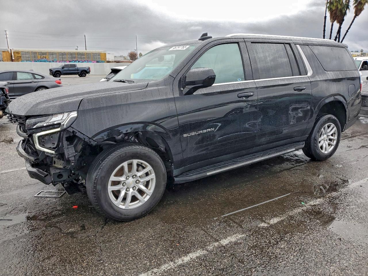 Chevrolet Suburban C1500 Ls Image 1