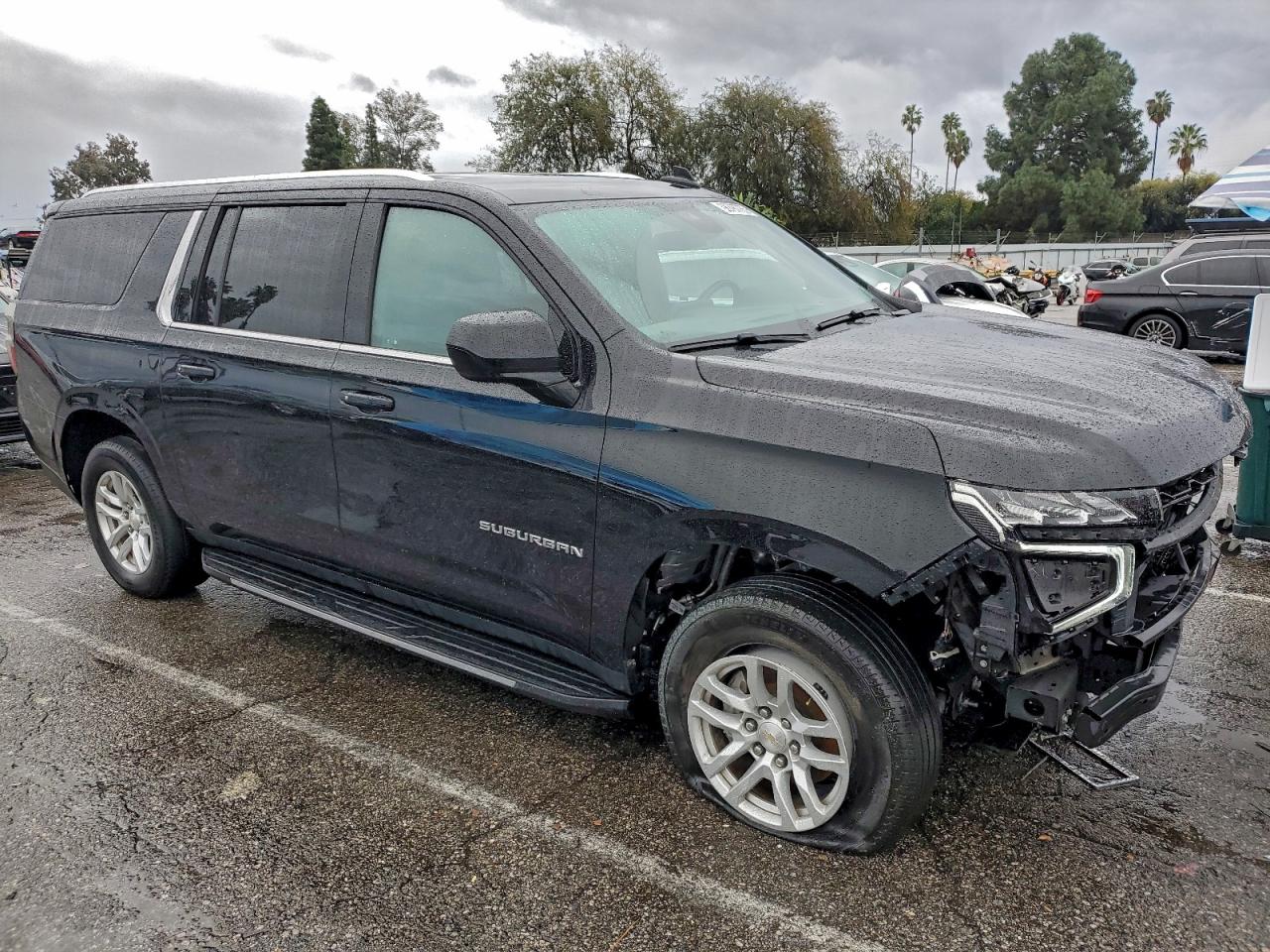 Chevrolet Suburban C1500 Ls Image 4