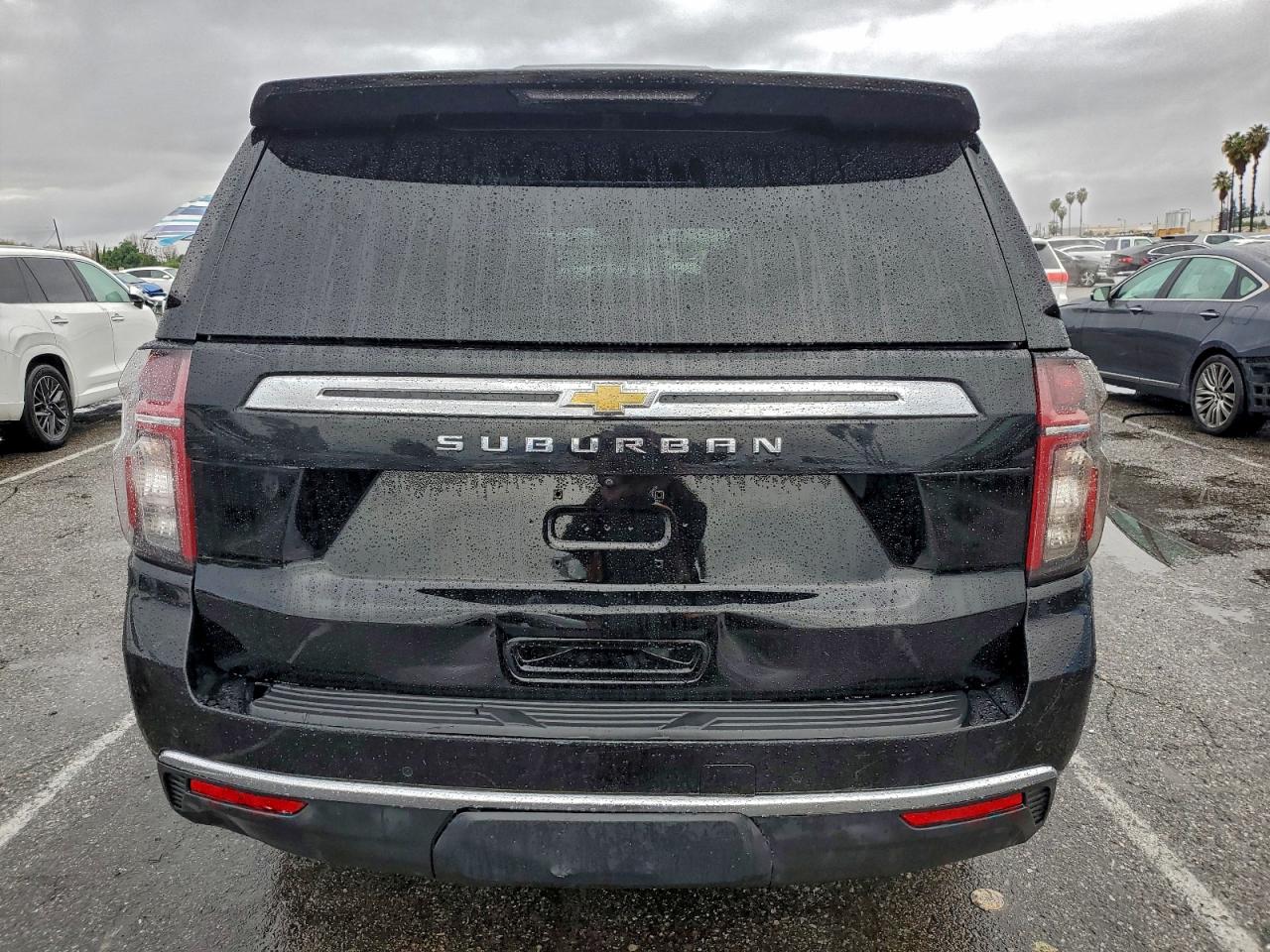 Chevrolet Suburban C1500 Ls Image 3