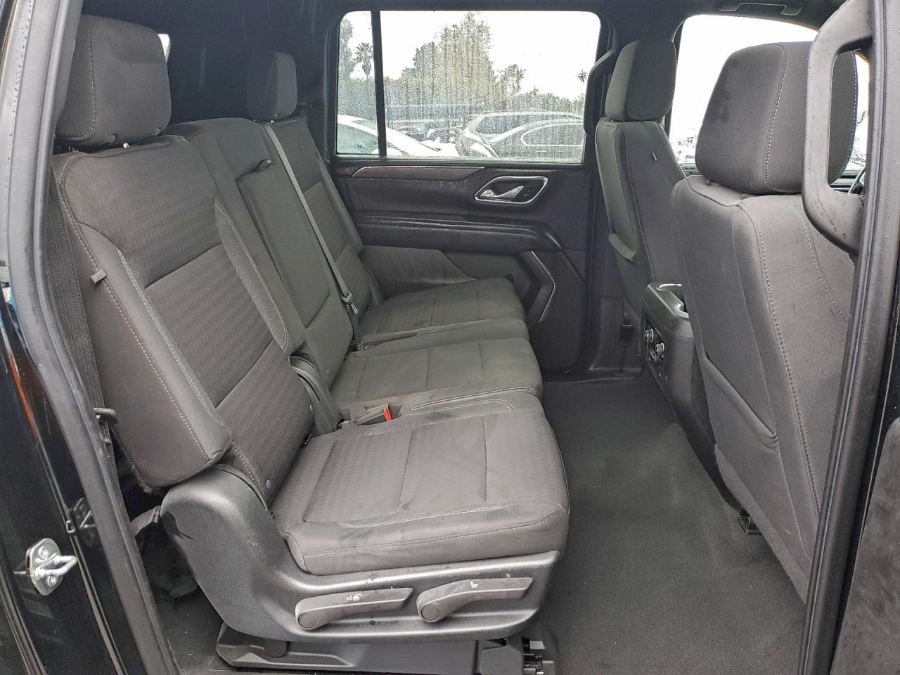 Chevrolet Suburban C1500 Ls Image 8