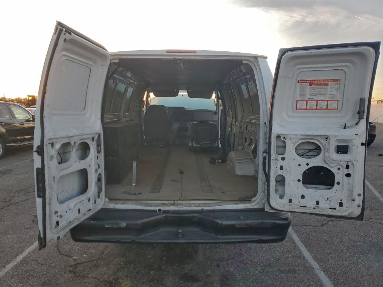 Ford Econoline E350 Super Duty Van Image 9