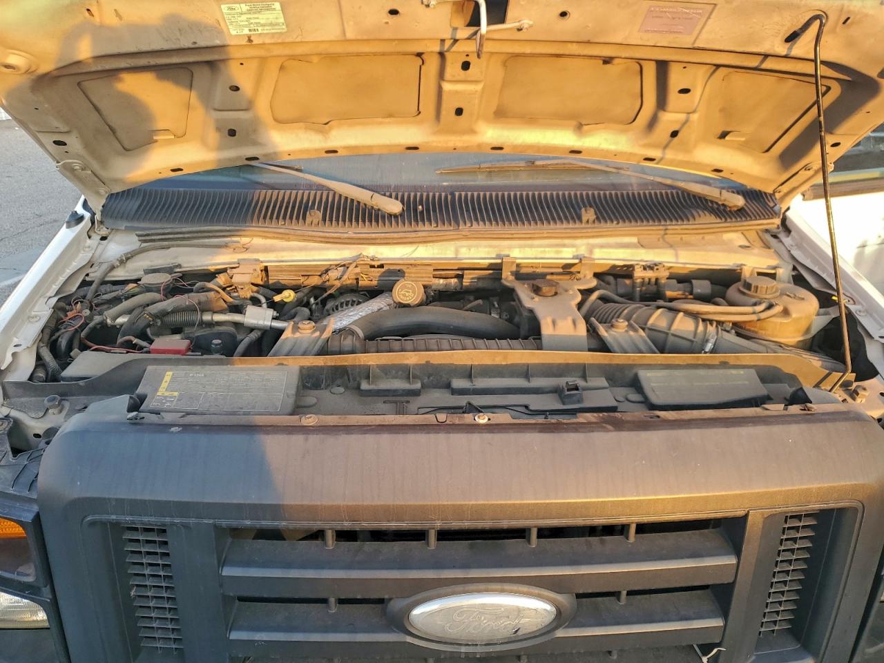 Ford Econoline E350 Super Duty Van Image 5