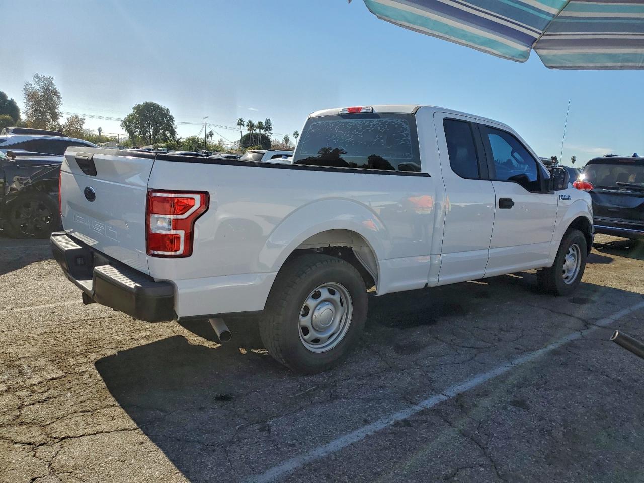 Ford F-150 Super Cab Image 3